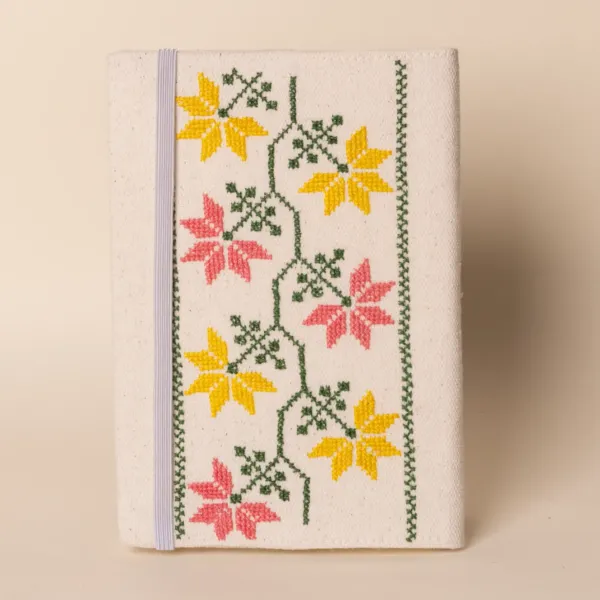 دفتر ملاحظات A5 مع غلاف مطرز يدويًا بإكليل ميداني زهور قابل للإزالة