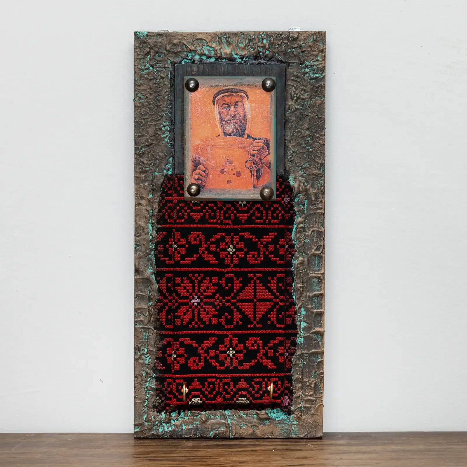Artisan Embroidered Heritage Portrait Wall-Mounted Key Holder