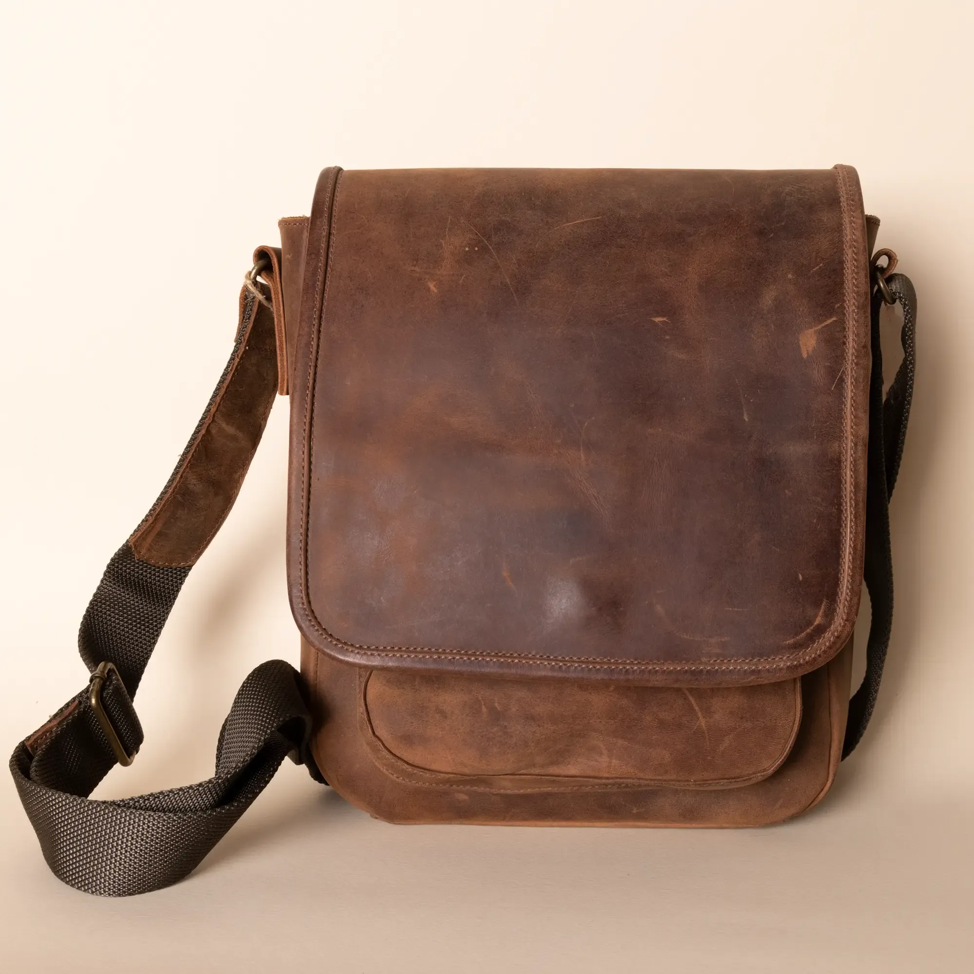 Men's Multi-Pocket Leather Crossbody – Distressed Brown Flap – 25x21x5 cm