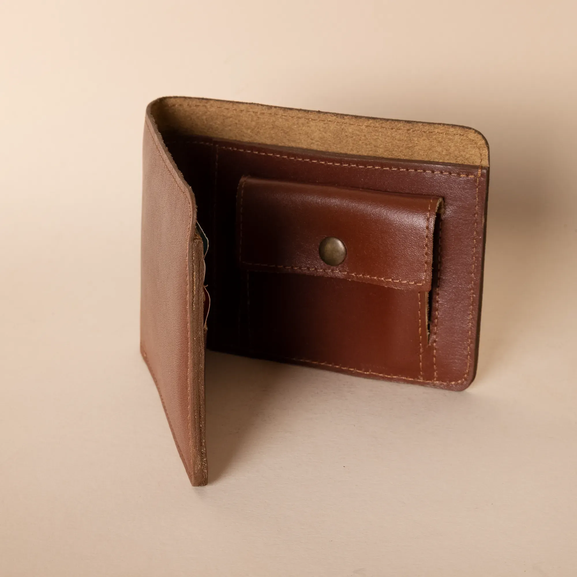 Distressed Leather Multi-Pocket Wallet – Brown Multi-Pocket – 20x10x2 cm