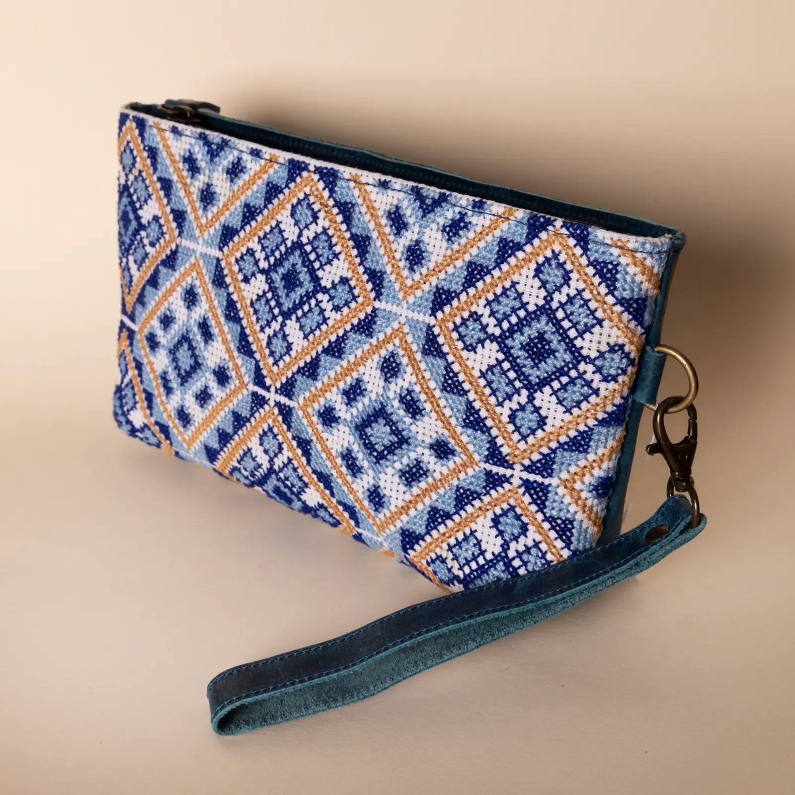 Embroidered Leather Wristlet Clutch – Blue Geometric Embroidery – 20x12x5.5 cm
