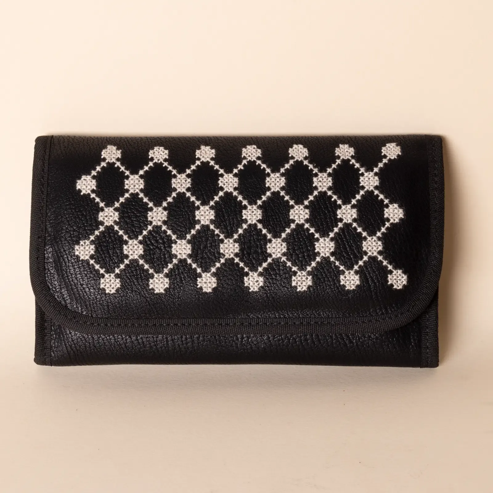 Geometric Leather Long Wallet – Black with White Diamond Detail – 20x10x2 cm