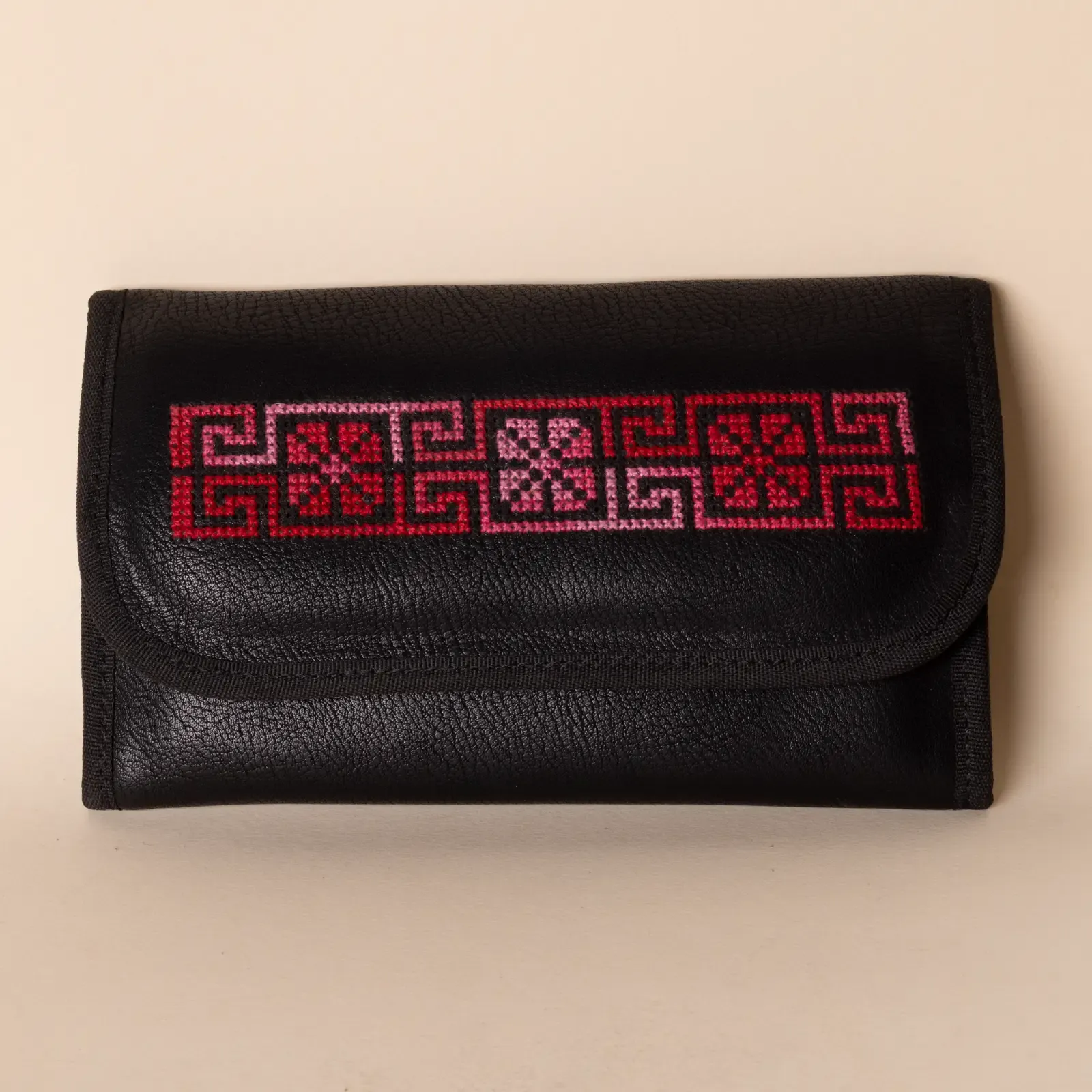 Geometric Leather Long Wallet – Black with Red Geometric Detail – 20x10x2 cm