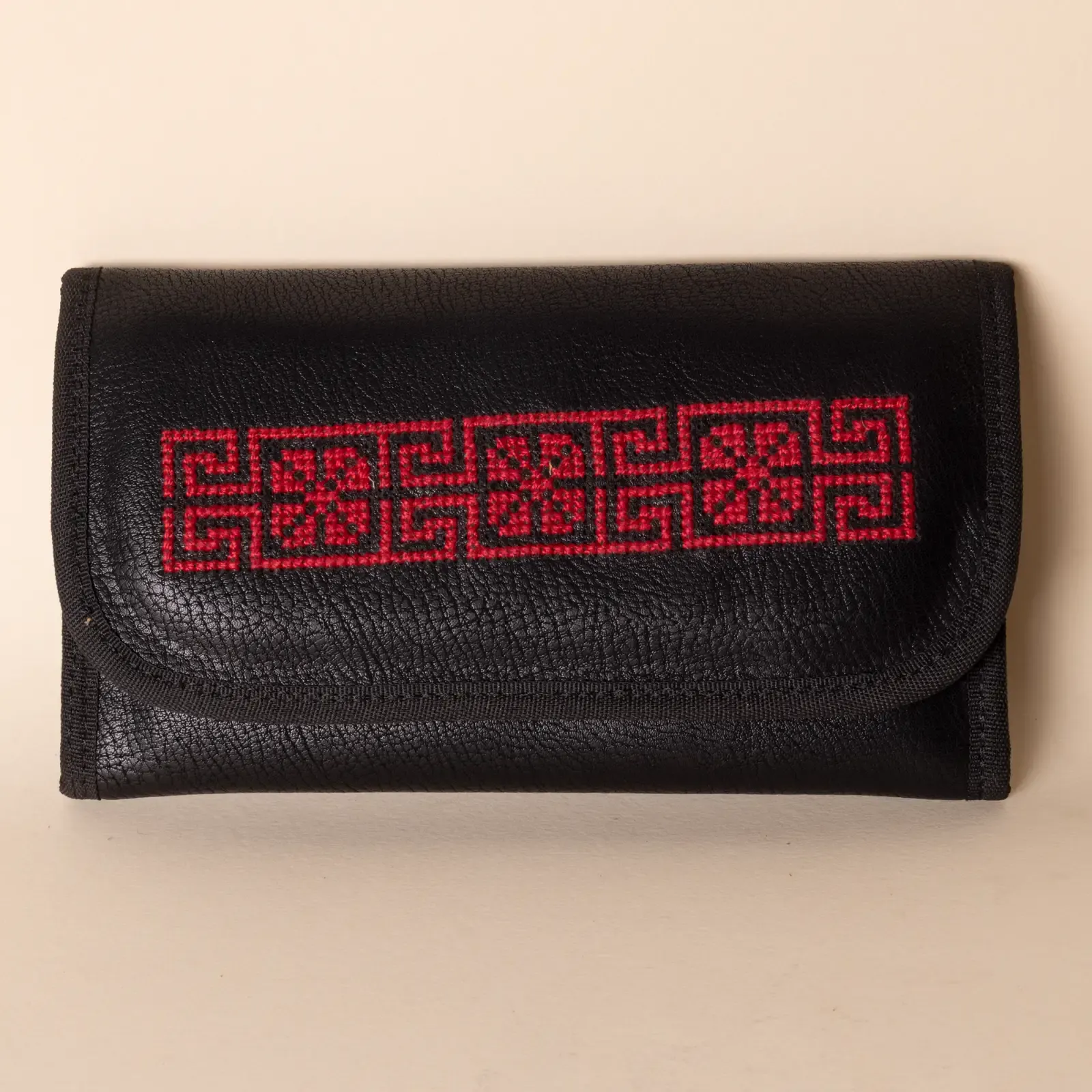 Geometric Leather Long Wallet – Black with Red Detail – 20x10x2 cm
