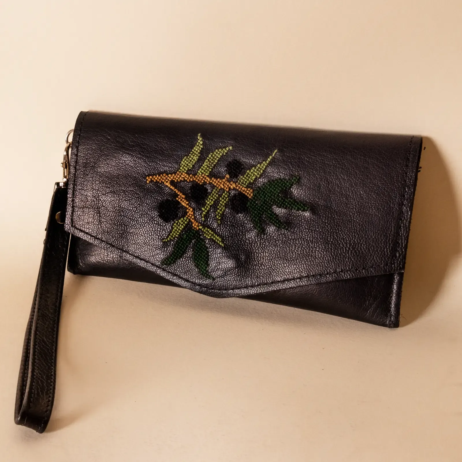 Olive Branch Leather Wristlet – Black Embroidered – 20x10.5x1 cm