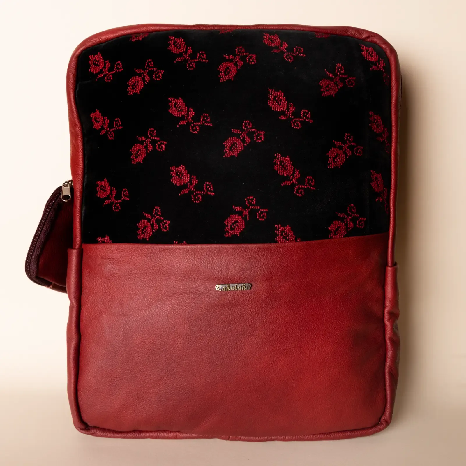 Limited Heritage Leather Backpack – Red Embroidery – 36x33x11 cm