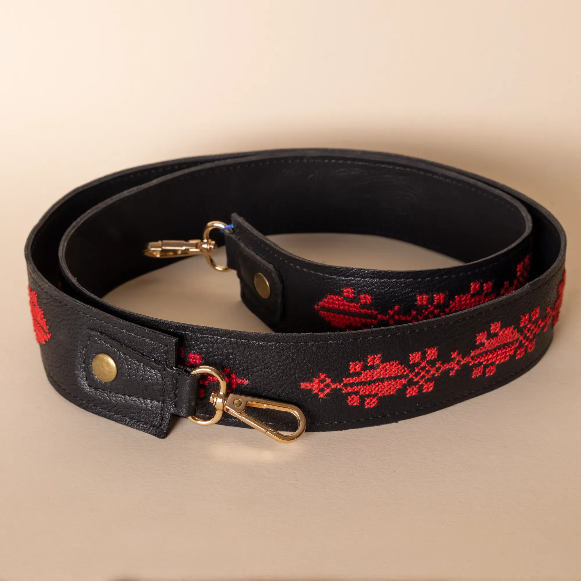 Embroidered Leather Bag Strap – Black with Red Tatreez – 4.5x114 cm