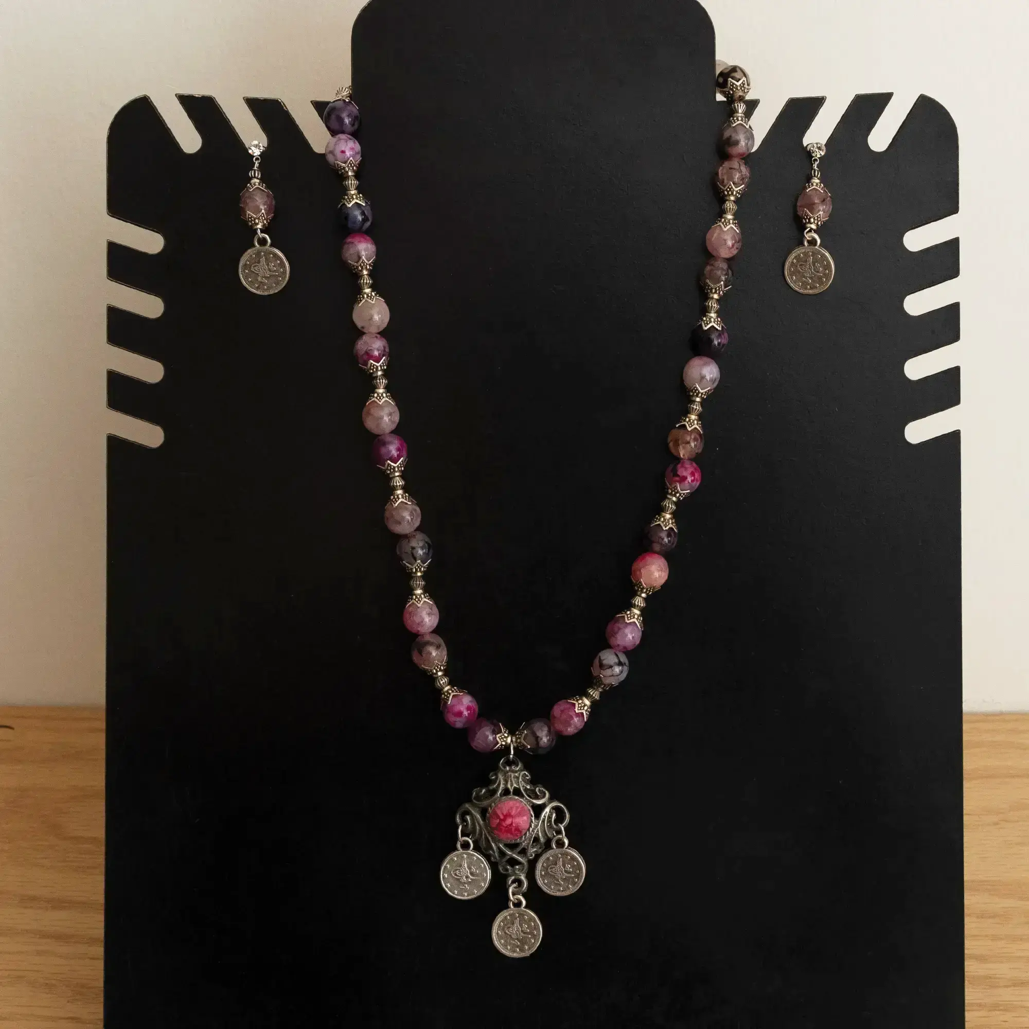 Heritage-Inspired Necklace & Earrings Set in quartz