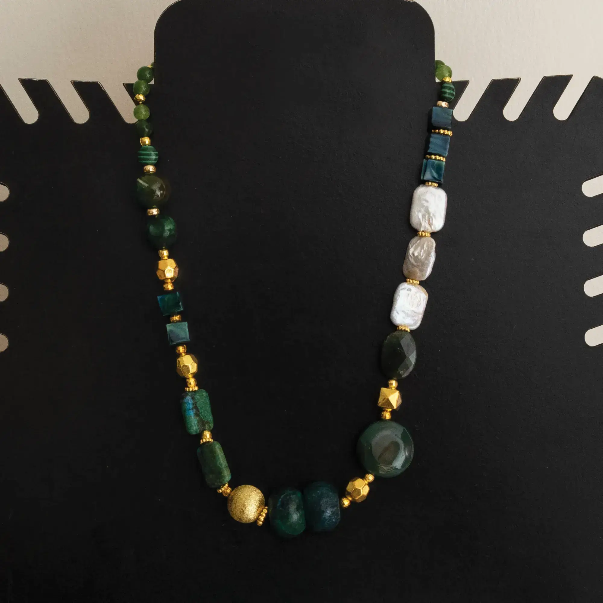 Contemporary Necklace in agate