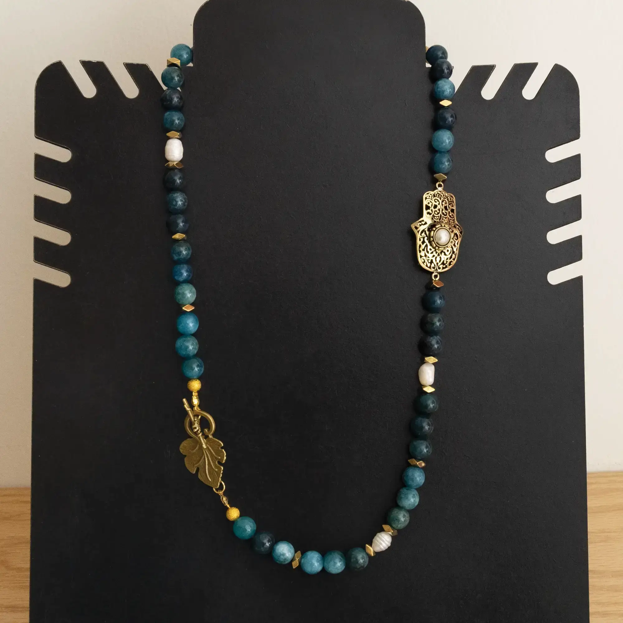 Contemporary Necklace in agate