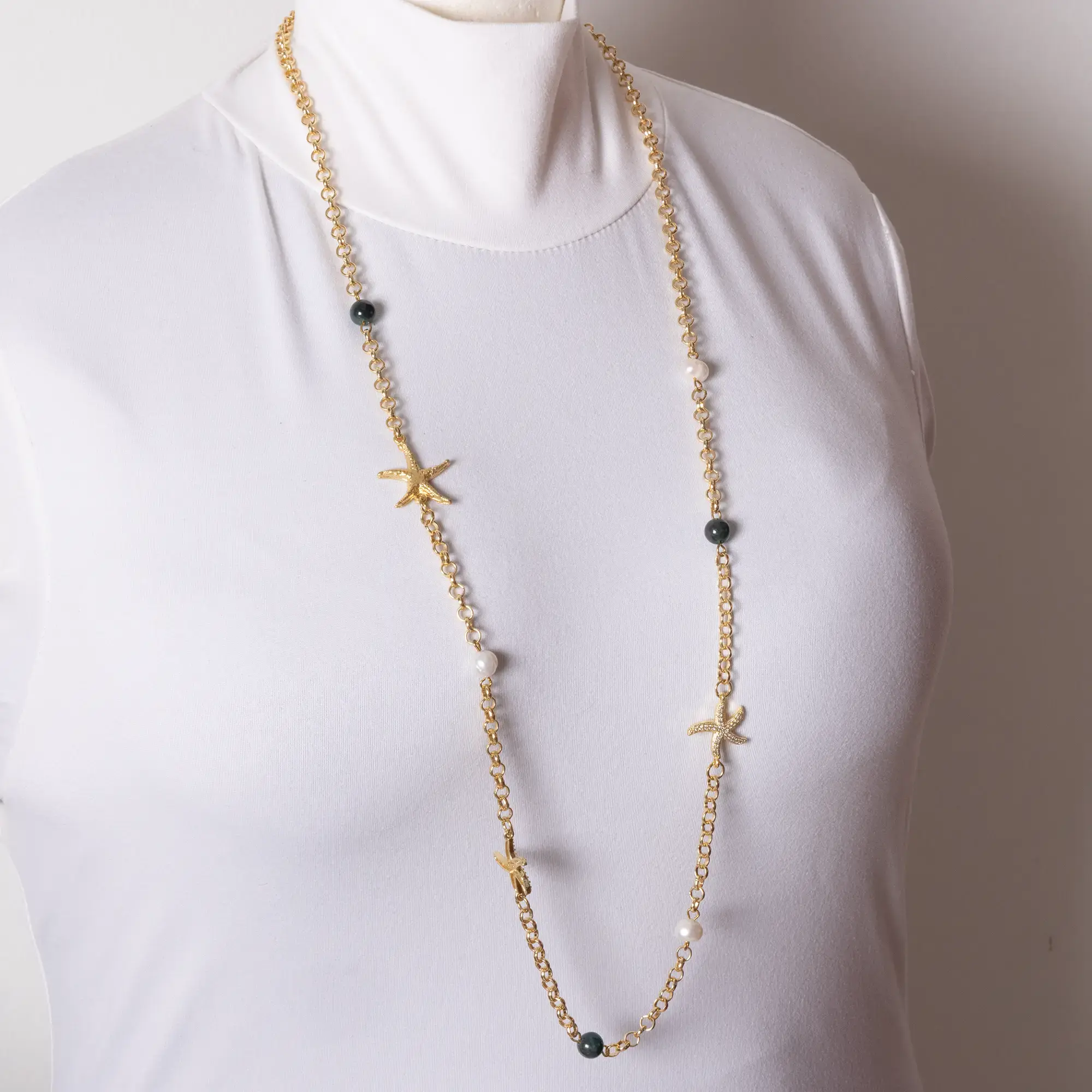 Contemporary Necklace in pearl