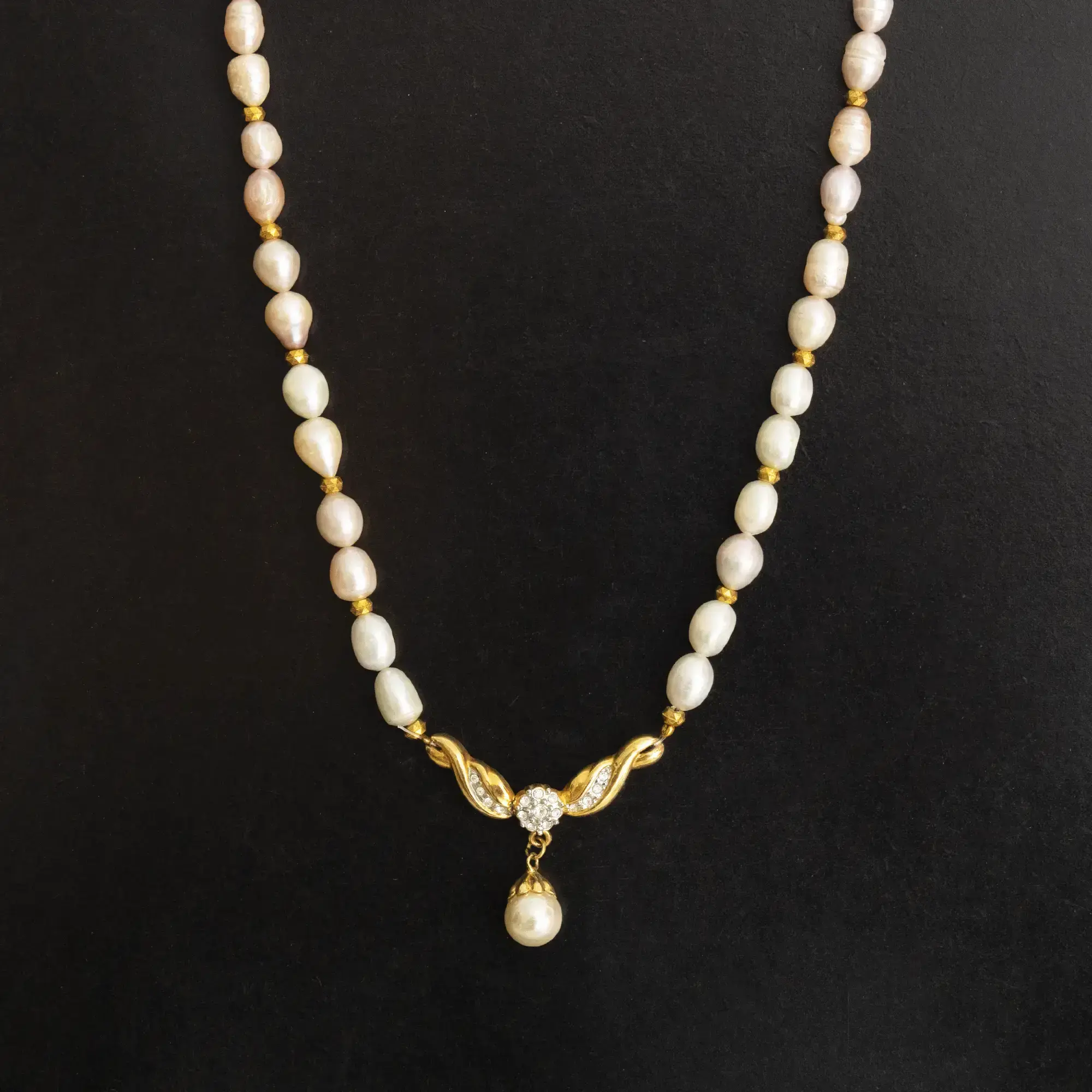 Handcrafted Cultured Pearl Gold-Plated Necklace with Distinctive Detail