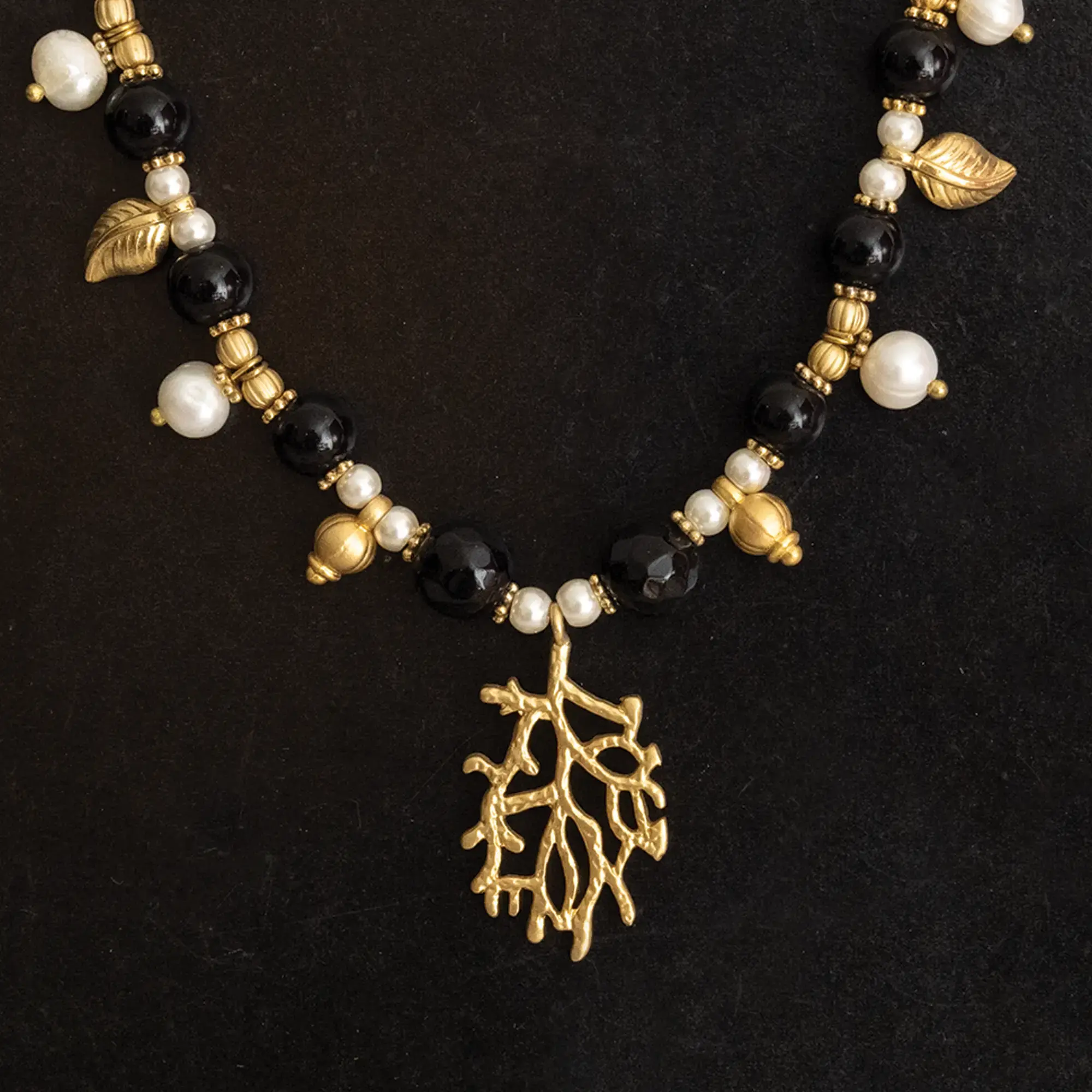 Handcrafted Contemporary Necklace in pearl