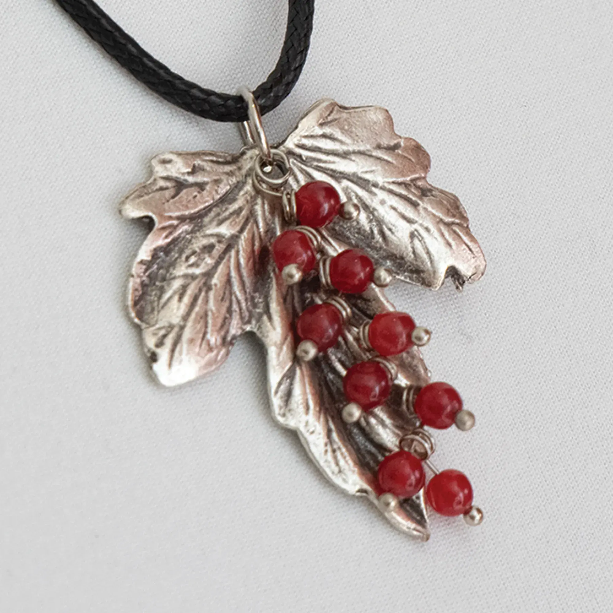 Handcrafted Silver Willow Leaf Agate Necklace with Distinctive Detail