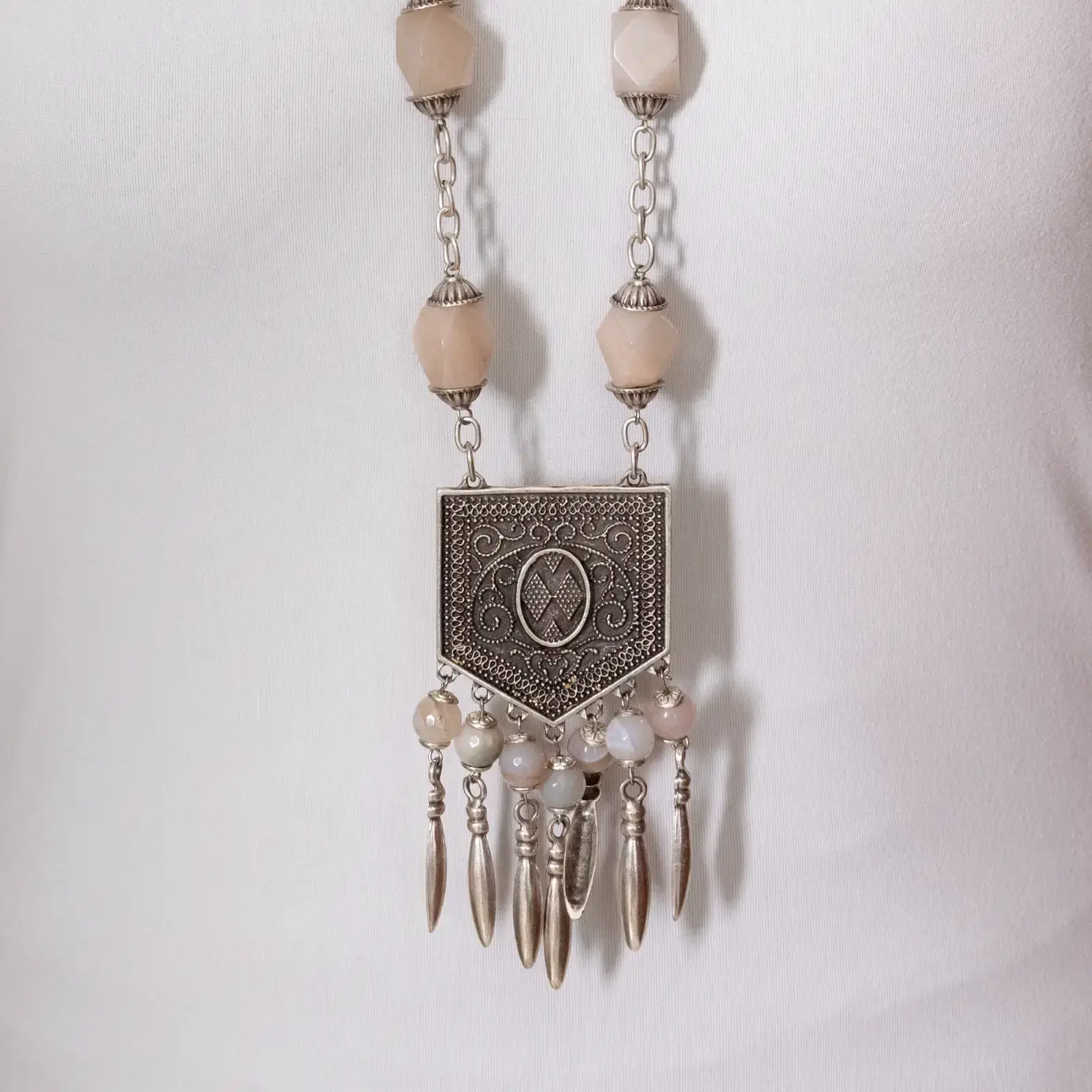 Contemporary Necklace in quartz