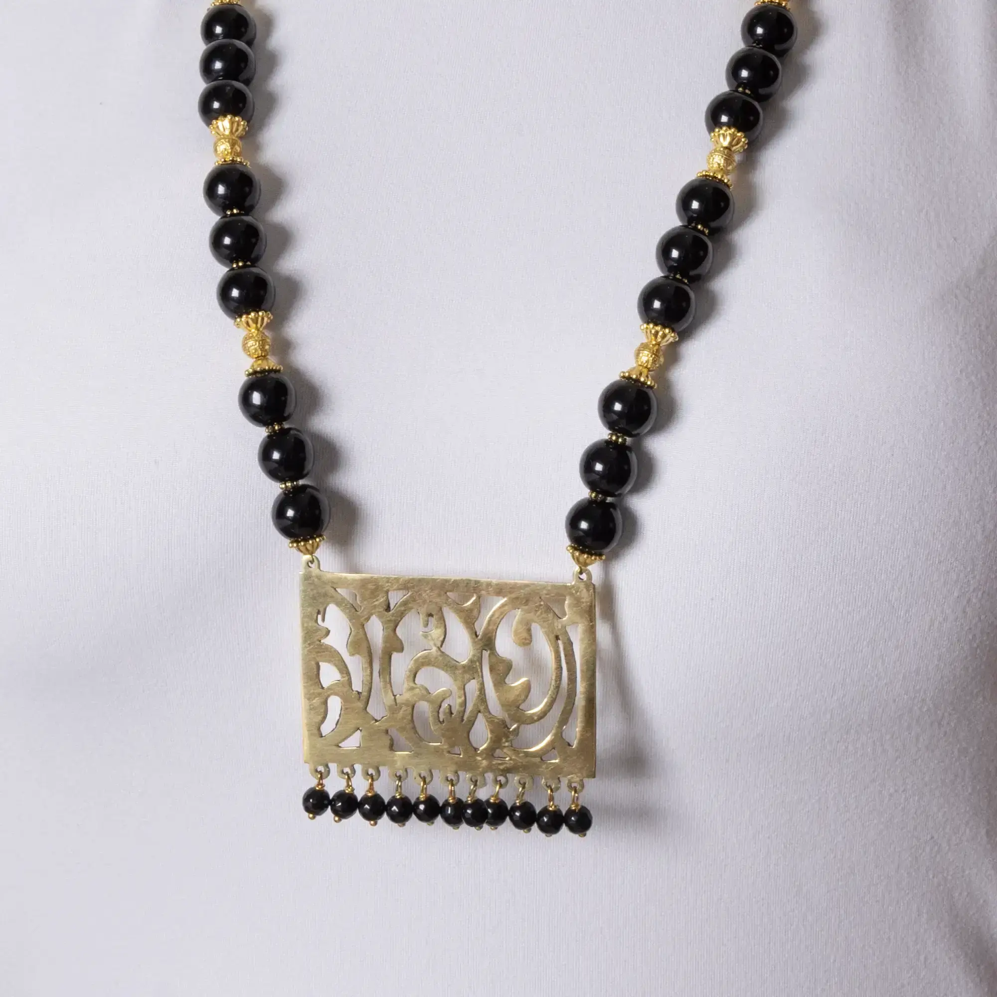Handcrafted Contemporary Necklace in onyx
