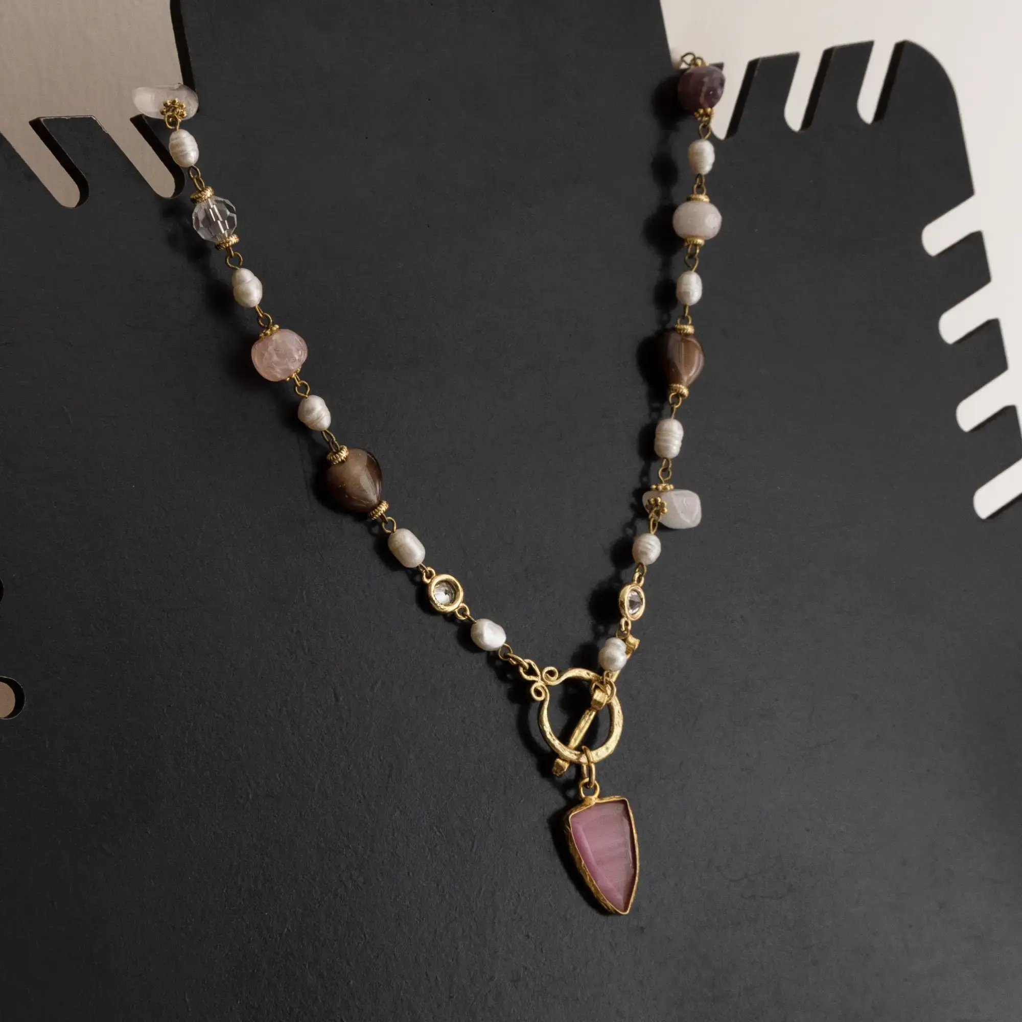 Contemporary Necklace in agate