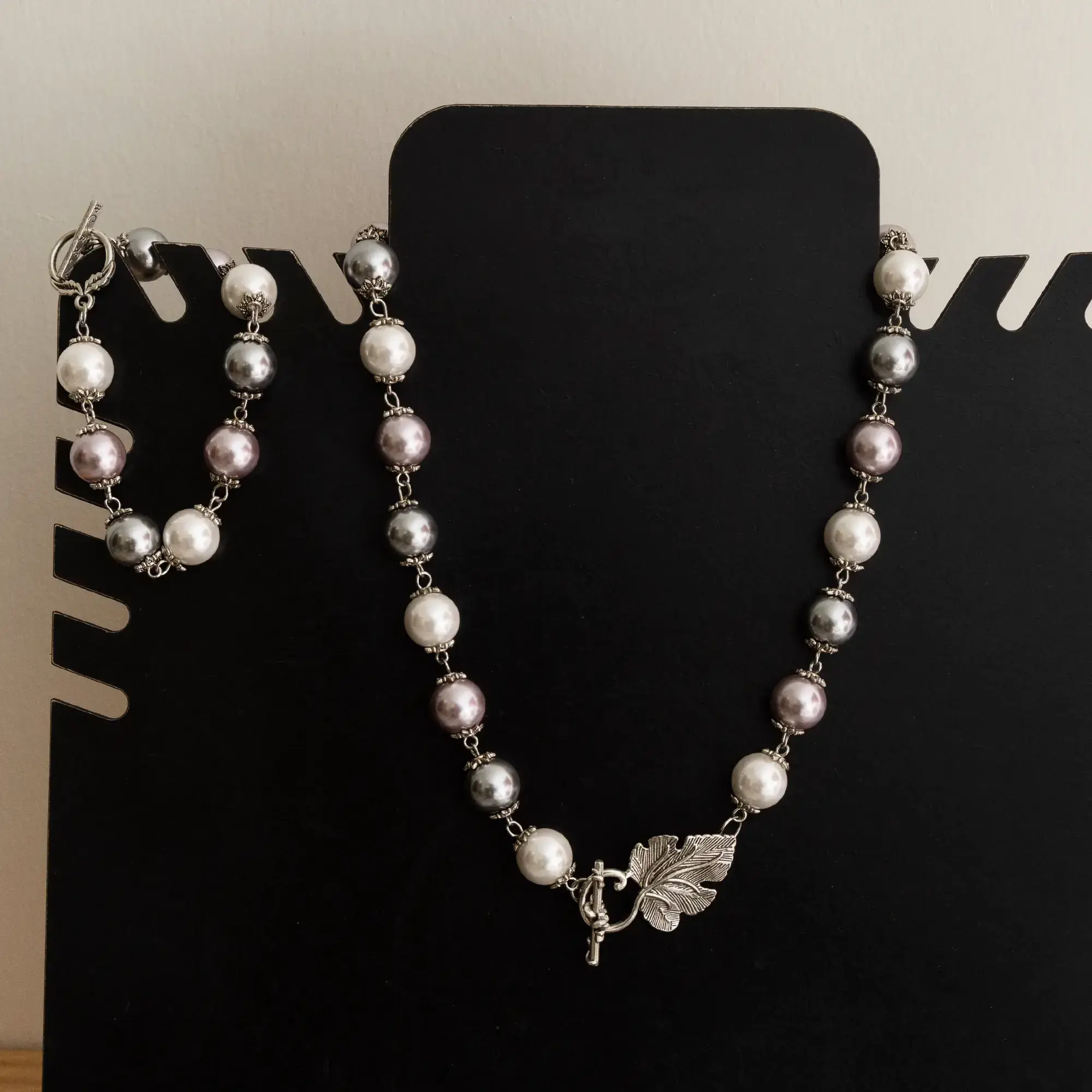 Handcrafted Rose Pearl Shell Front-Clasp Set with Distinctive Detail