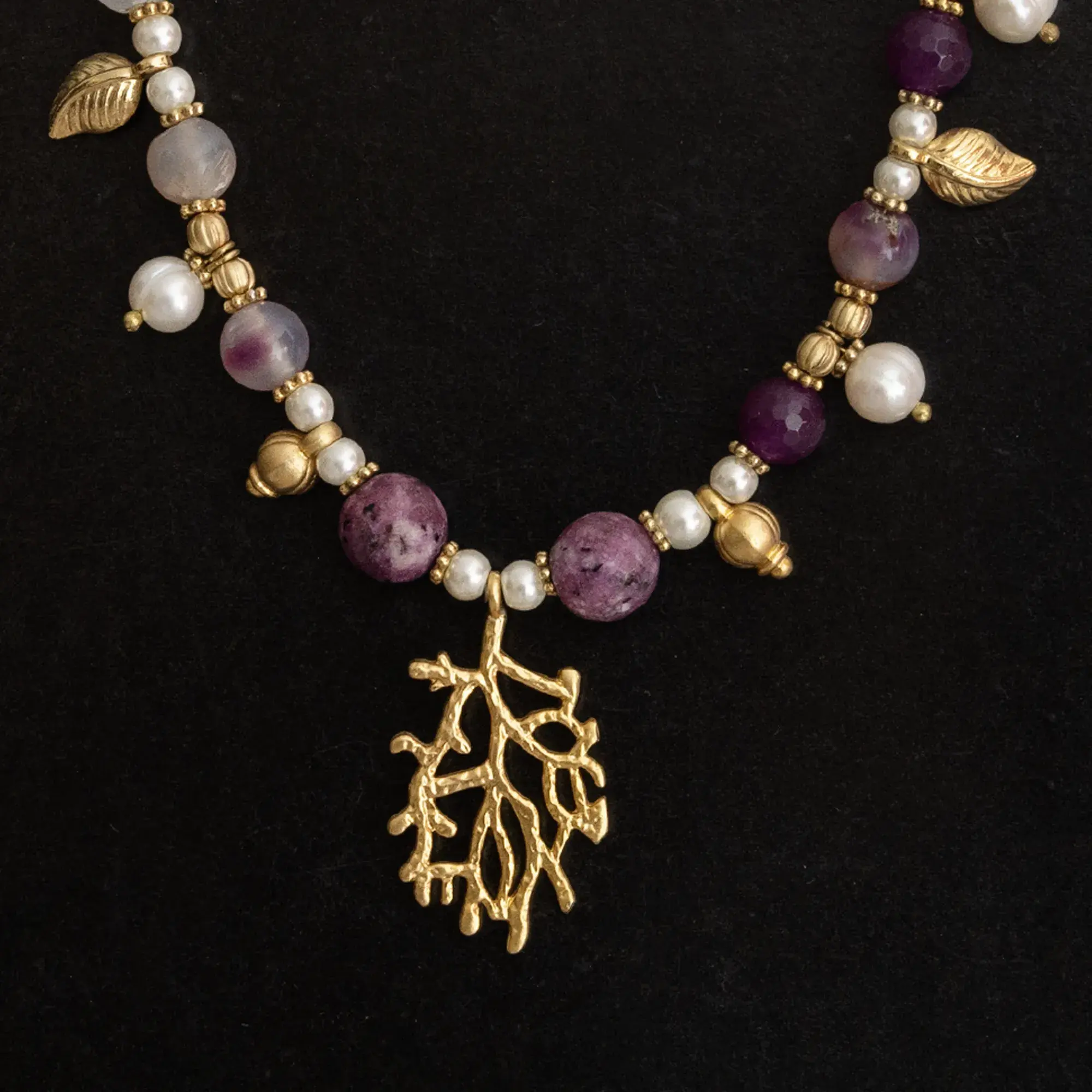 Handcrafted Contemporary Necklace in pearl