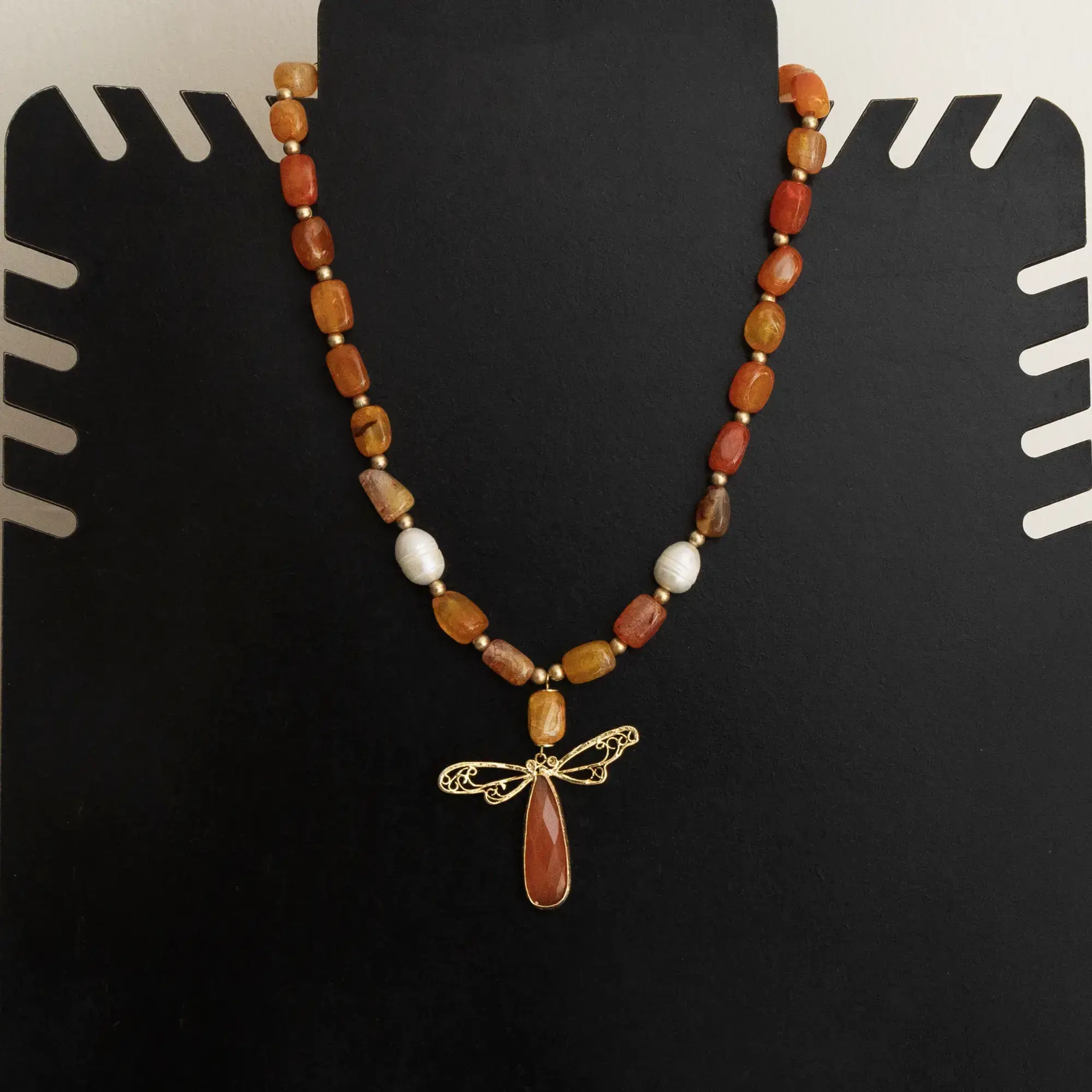 Necklace in agate