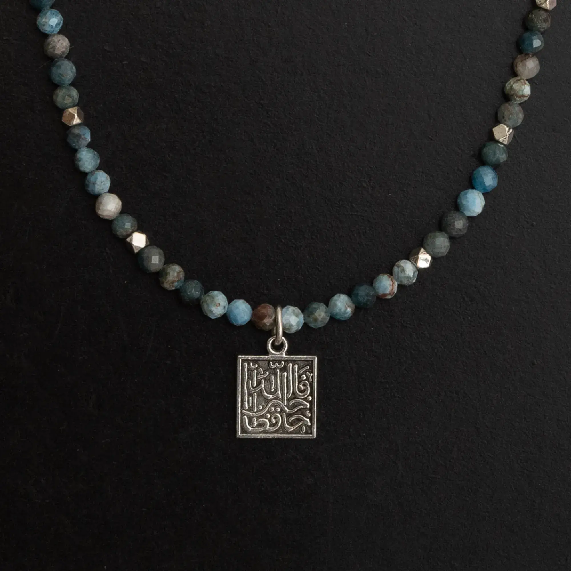 Contemporary Necklace in onyx with Arabic calligraphy detail