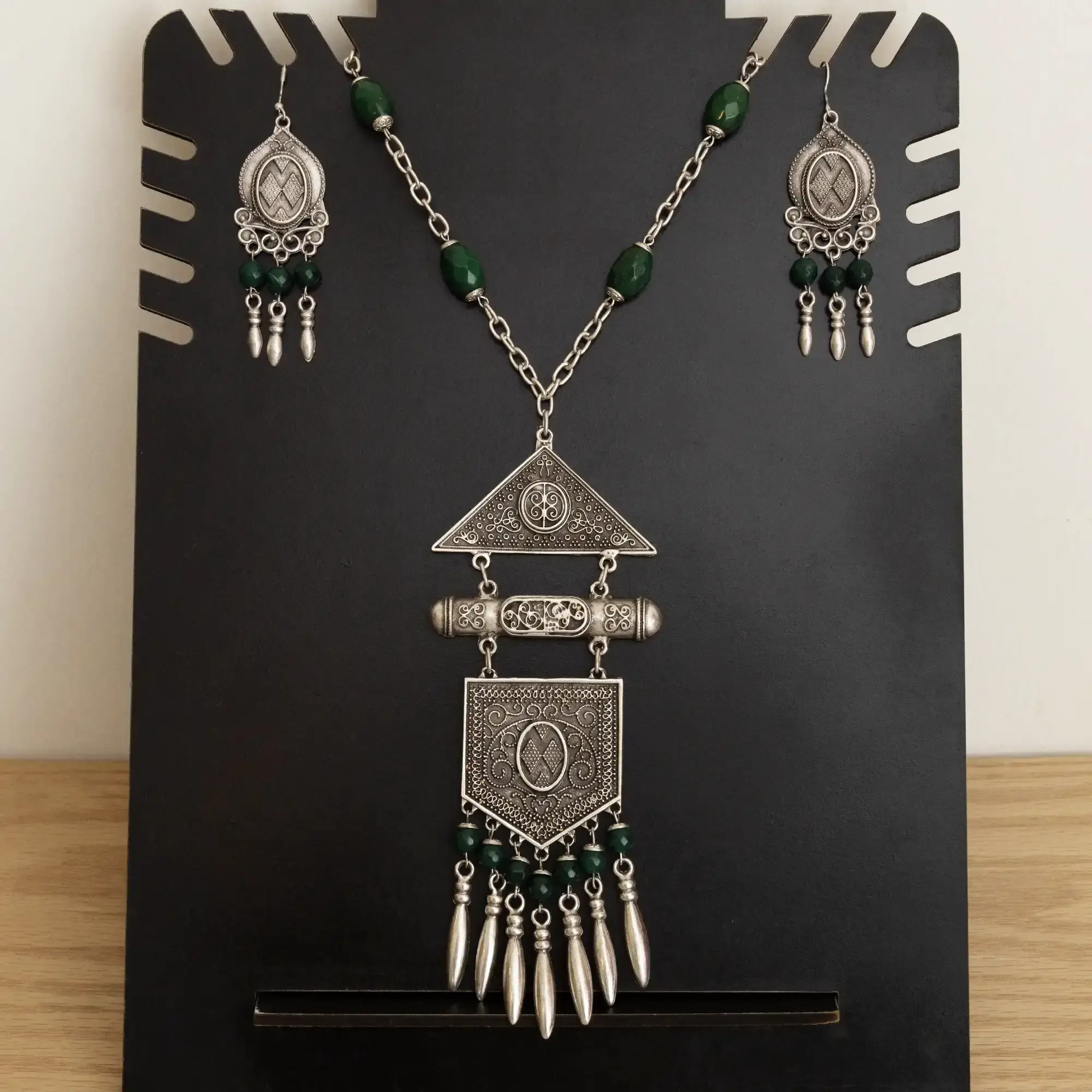 Heritage-Inspired Jewellery Set in jade