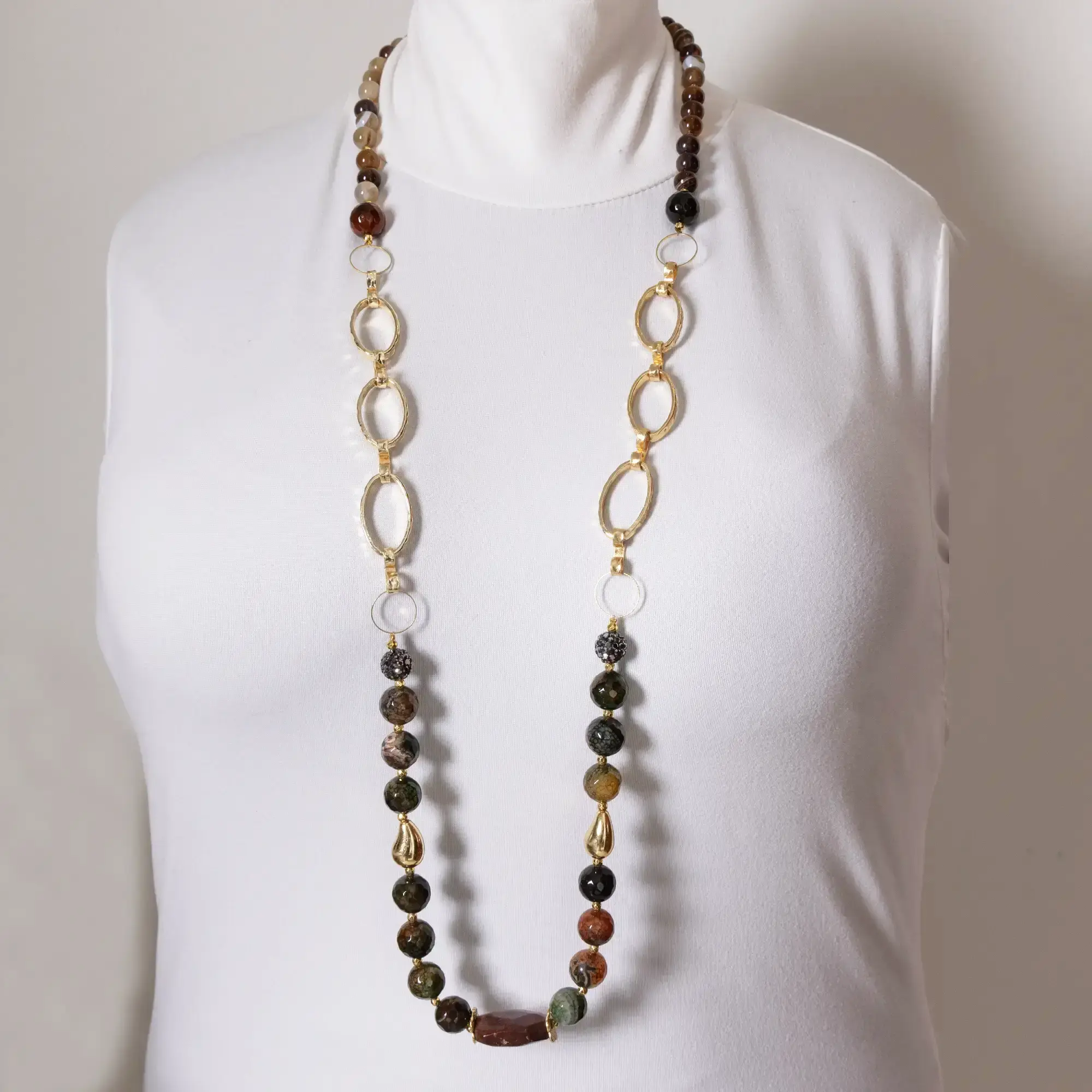 Contemporary Necklace in agate