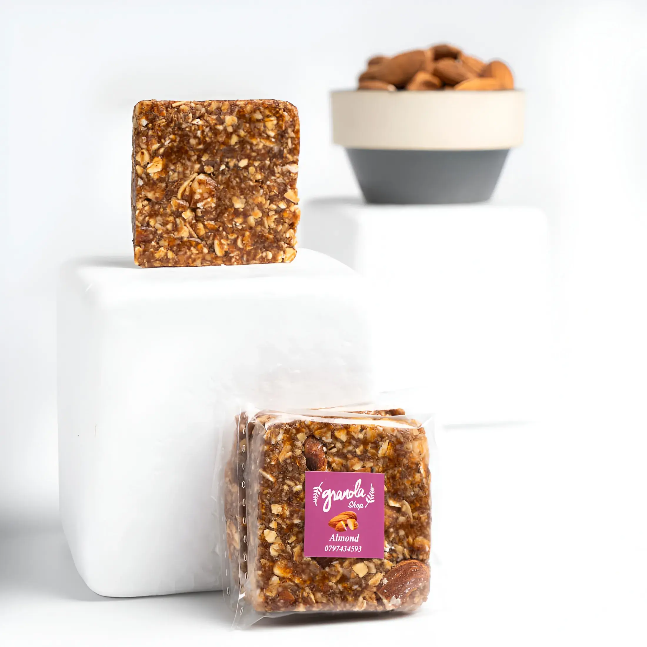 Almond Butter Granola Bites with Dates and Honey – 25 g