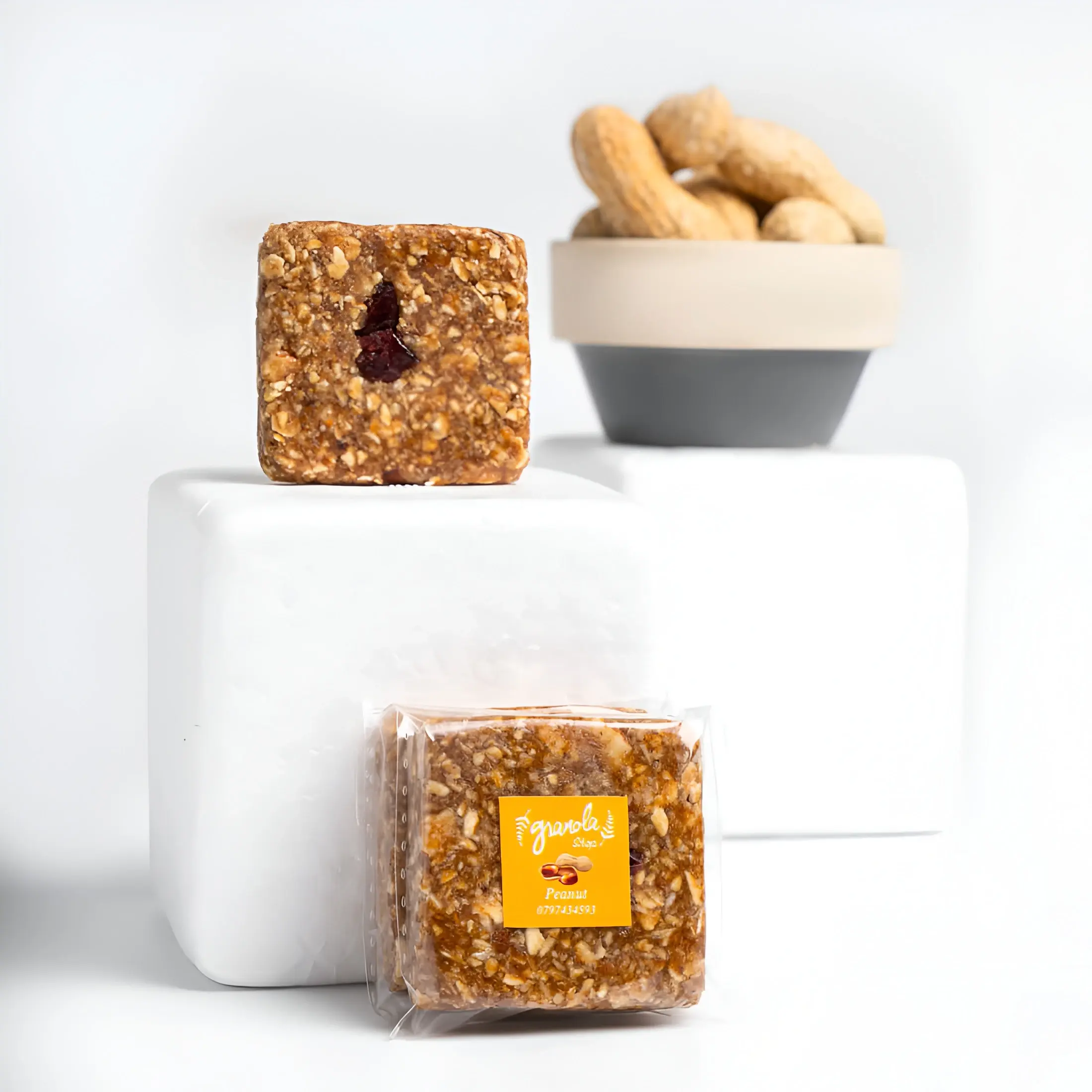 Peanut Butter Granola Bites with Almonds and Dates – 25 g