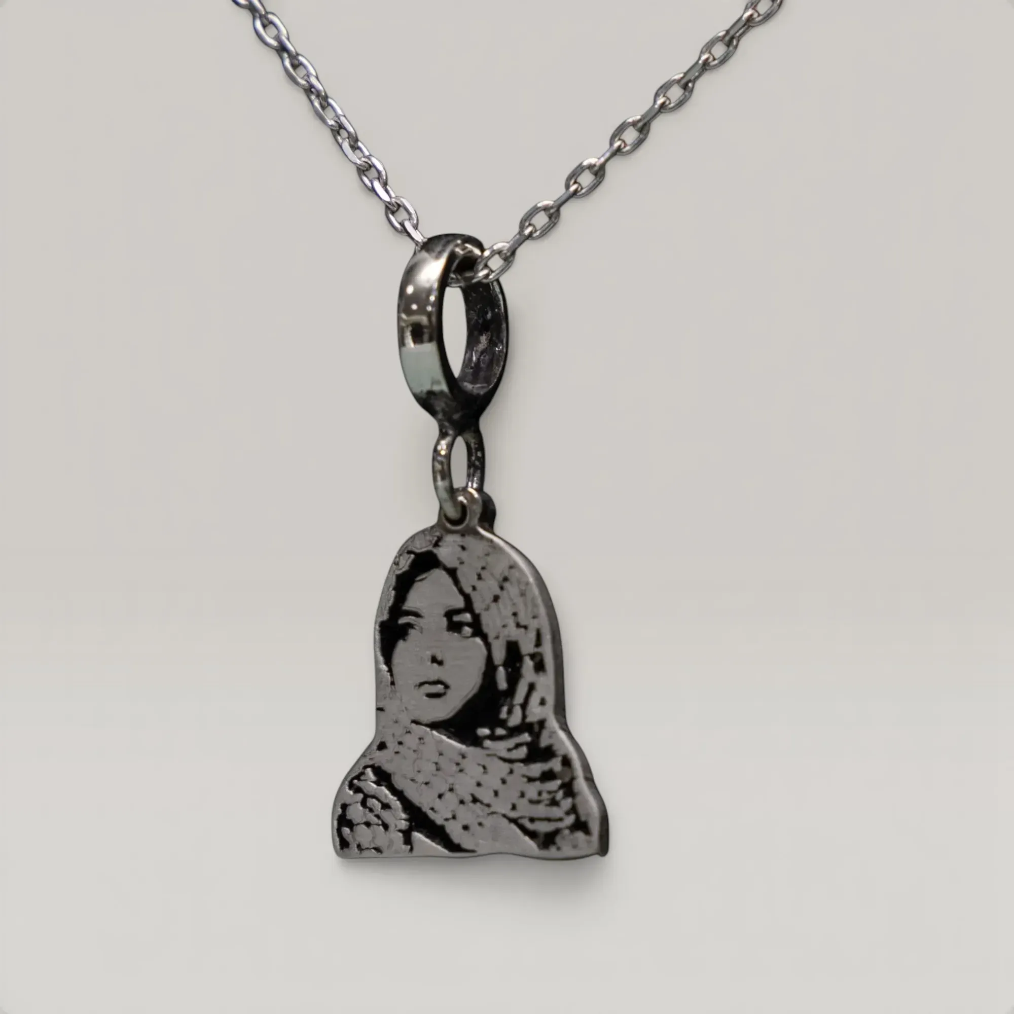 Girl with Kufiya Necklace in 925 Sterling Silver Handmade Design