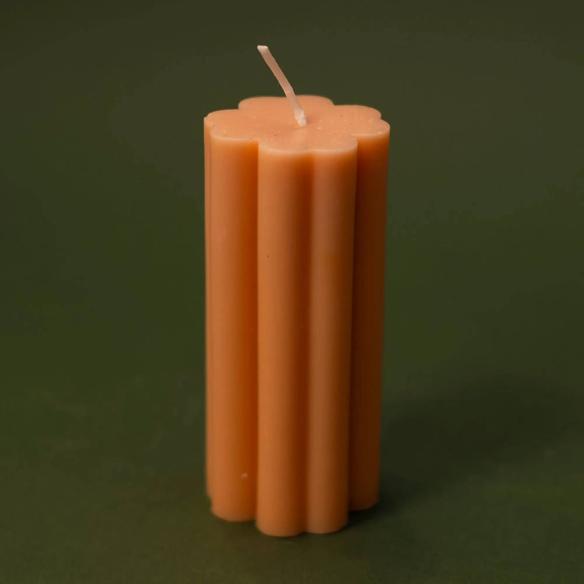 Handmade Flower Top Ribbed Candle in Orange – 110 g