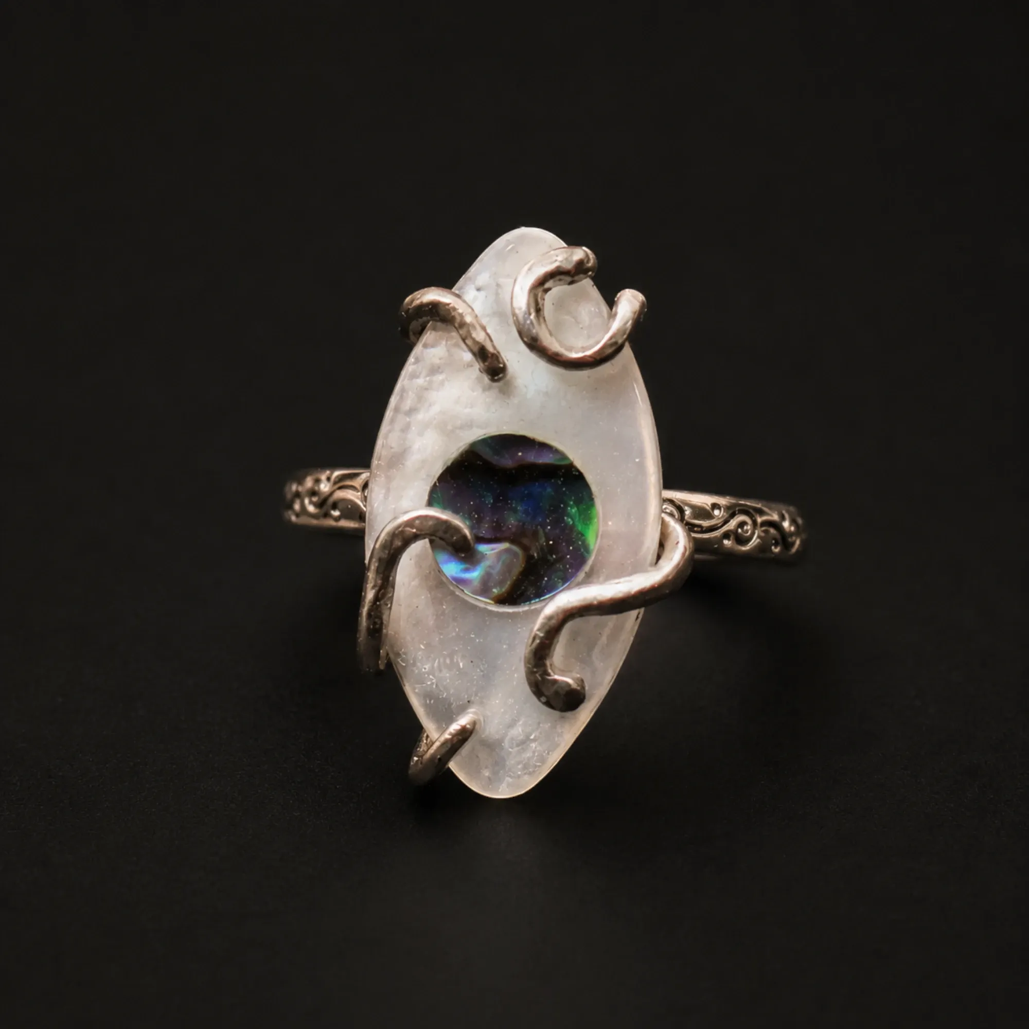 Evil Eye Ring in Mother-of-Pearl and Abalone Free Size