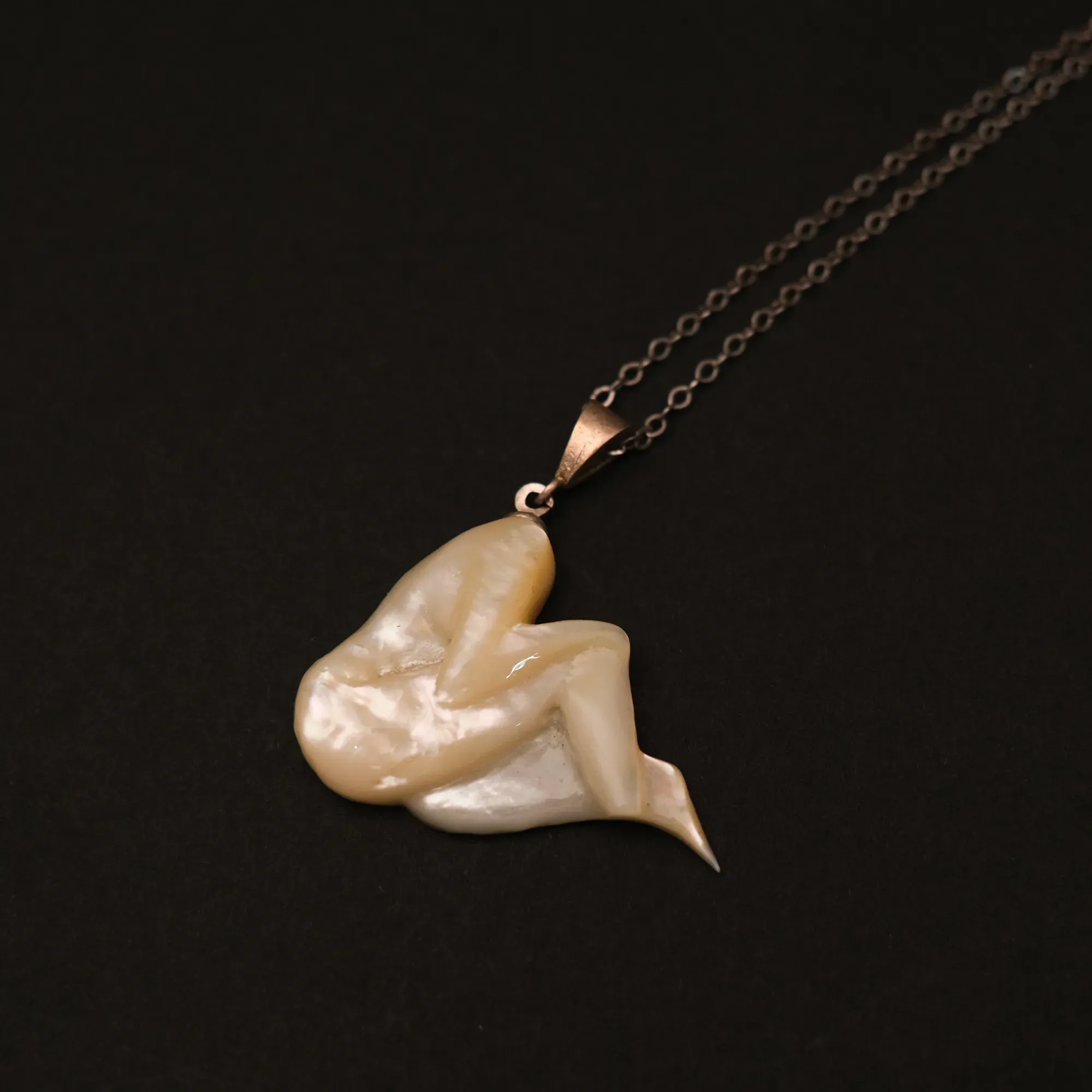 Hand-Carved Shell Form Mother-of-Pearl Silver Necklace 43 cm