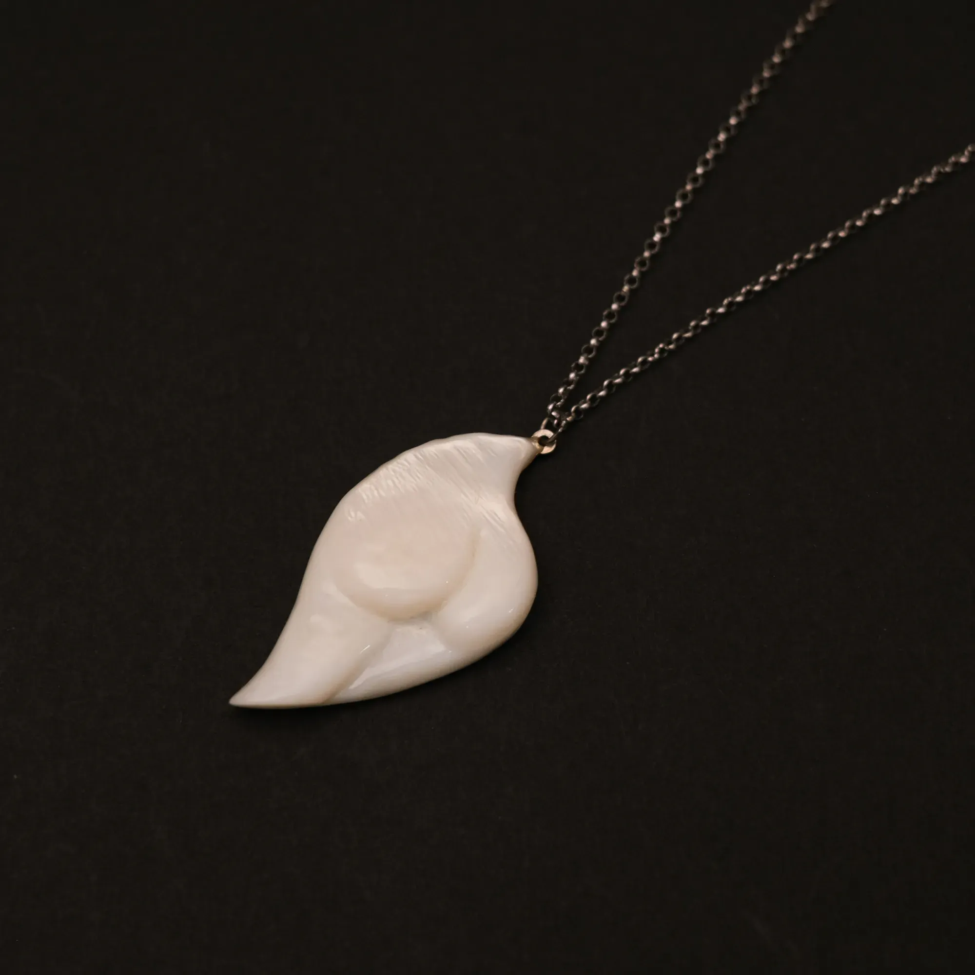Hand-Carved Caribbean Shell and Silver Necklace for Artisan Jewellery 43 cm