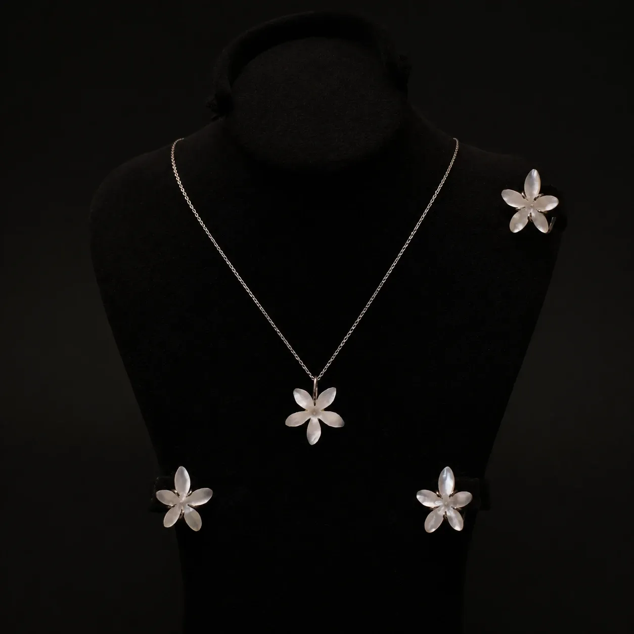 Baladi Jasmine Mother-of-Pearl Silver Jewellery Set 3 Pieces