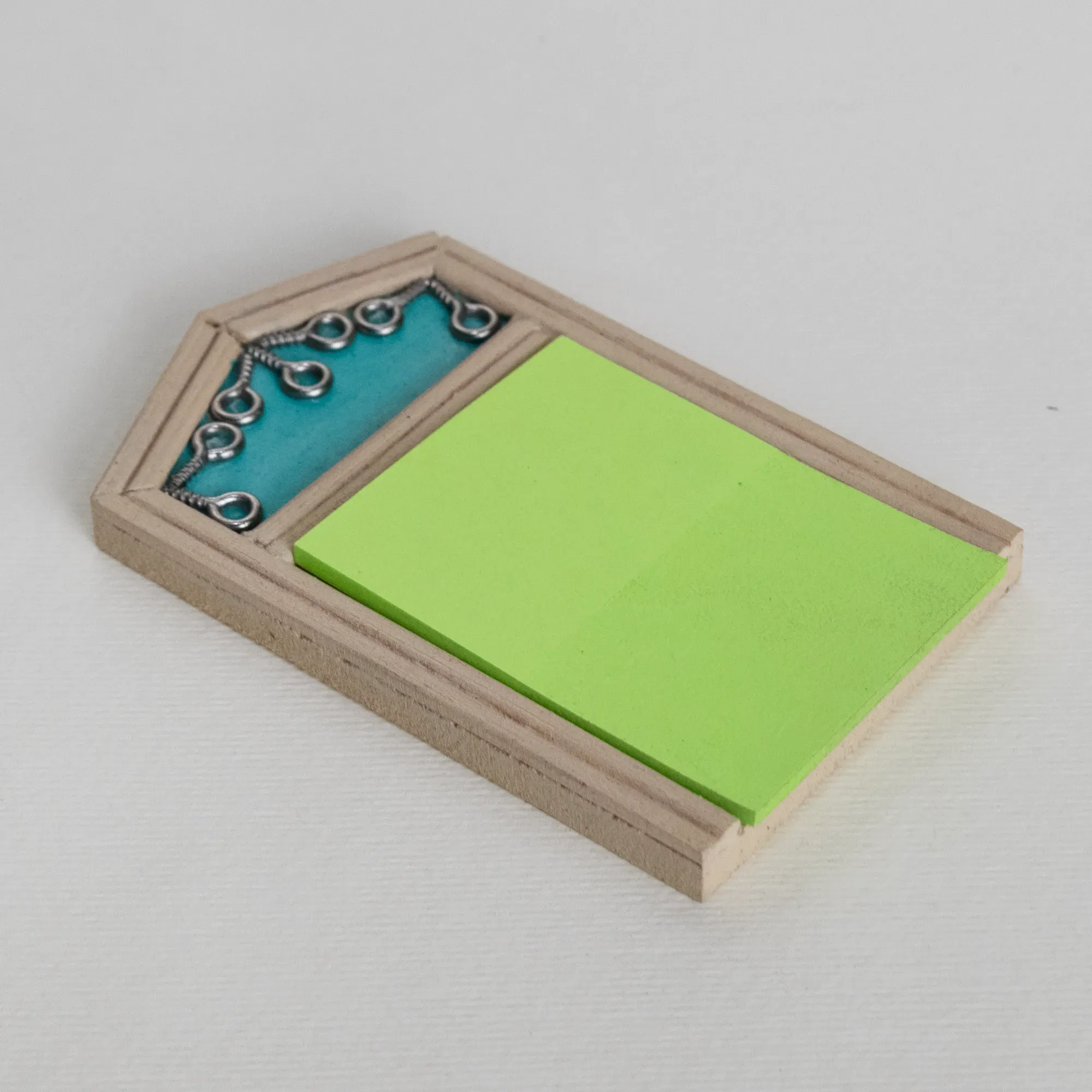 Teal Heritage Gate Magnetic Notepad with Green Notes - 8 x 5 cm