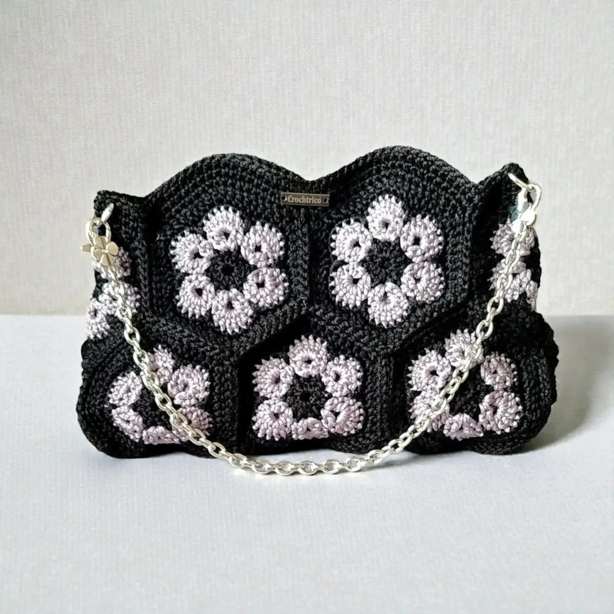Crochet Shoulder Bag with Chain Strap & Magnetic Closure - 26x16 cm