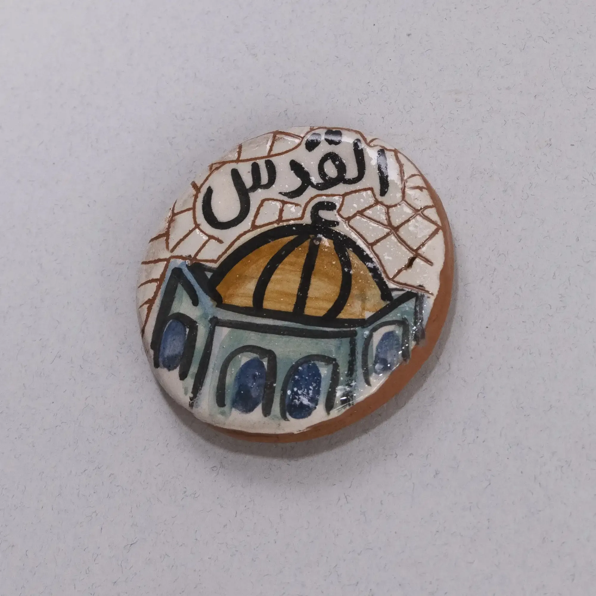 Handmade Ceramic Fridge Magnet – Mosaic Art Souvenir – 5 cm Diameter