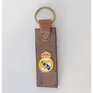 ميدالية جلد طبيعي للمفاتيح بتصميم بطاقة طولية بشعار ريال مدريد
