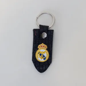 ميدالية جلد طبيعي للمفاتيح بتصميم شعار ريال مدريد أسود قصير