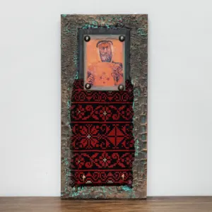 Artisan Embroidered Heritage Portrait Wall-Mounted Key Holder