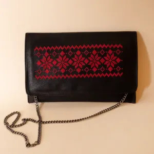 Embroidered Leather Chain Clutch – Black & Red Tatreez and Chain – 27x18x2 cm