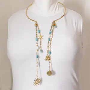Necklace in turquoise, pearl, gold-plated metal with coastal detail