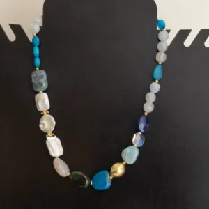 Handcrafted Contemporary Necklace in agate, pearl, quartz