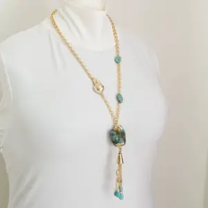 Contemporary Necklace in turquoise, natural pearl, gold-plated metal