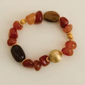 Handcrafted Warm Agate Gold-Plated Bracelet with Distinctive Detail