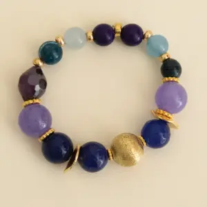 Handcrafted Contemporary Bracelet in amethyst with Distinctive Detail