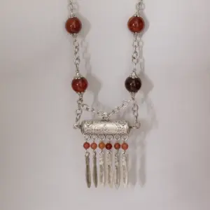 Contemporary Necklace in agate, copper, silver-plated metal