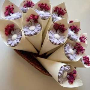 Graduation Soap Favors - Purple Bouquet Gift Design - 8x8x3 cm