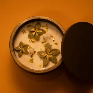 Handmade Floral Aroma Candle Plate in Wood – 130 g